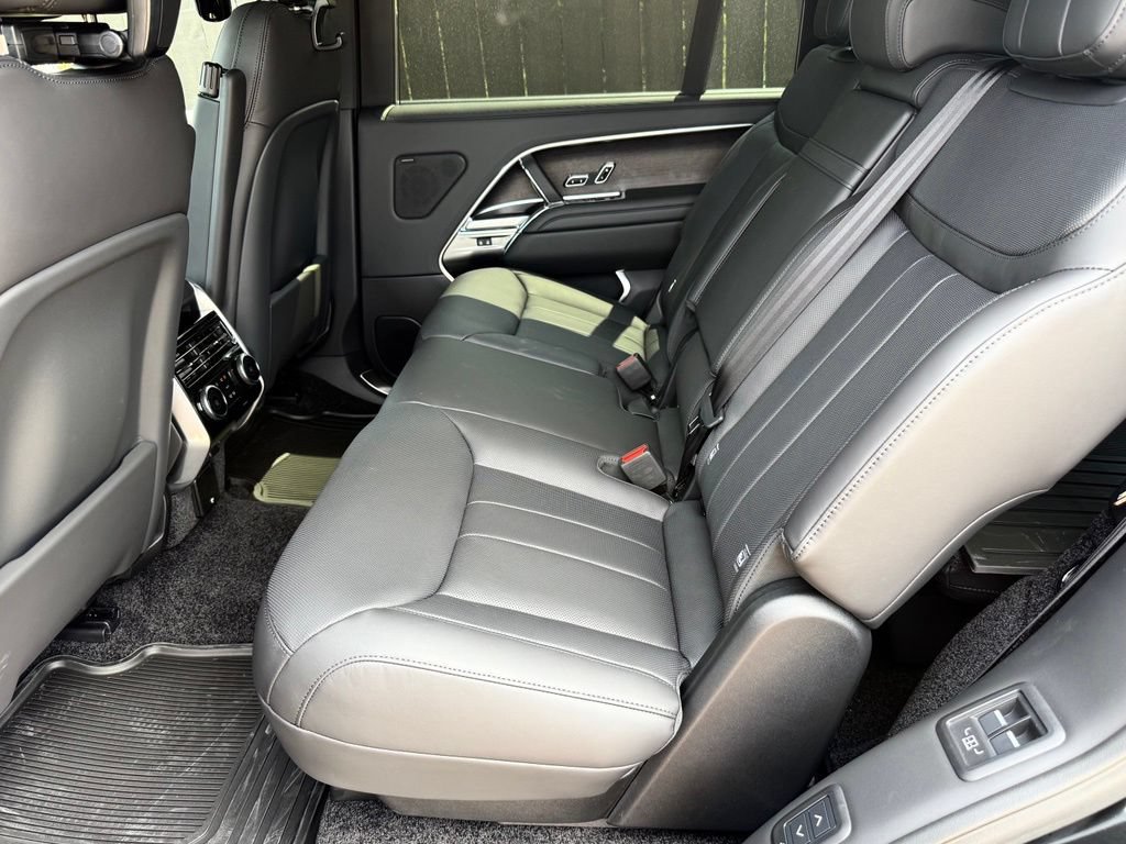 New 2026 Land Rover Range Rover Long Wheelbase SE AWD/4WD image 32