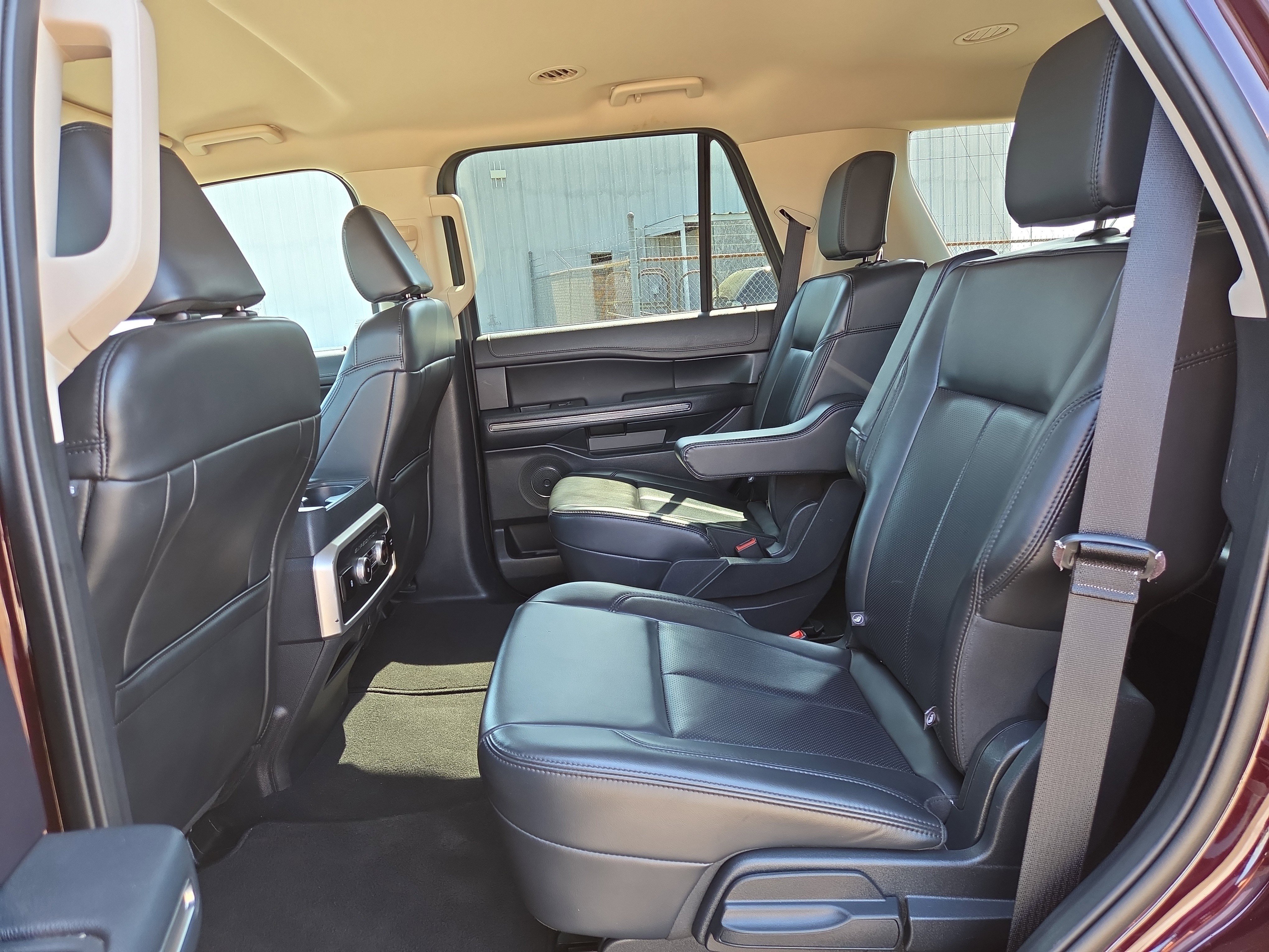 Used 2024 Ford Expedition XLT image 11