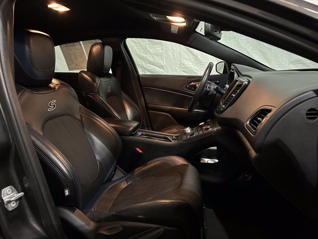 Used 2016 Chrysler 200 S FWD image 35
