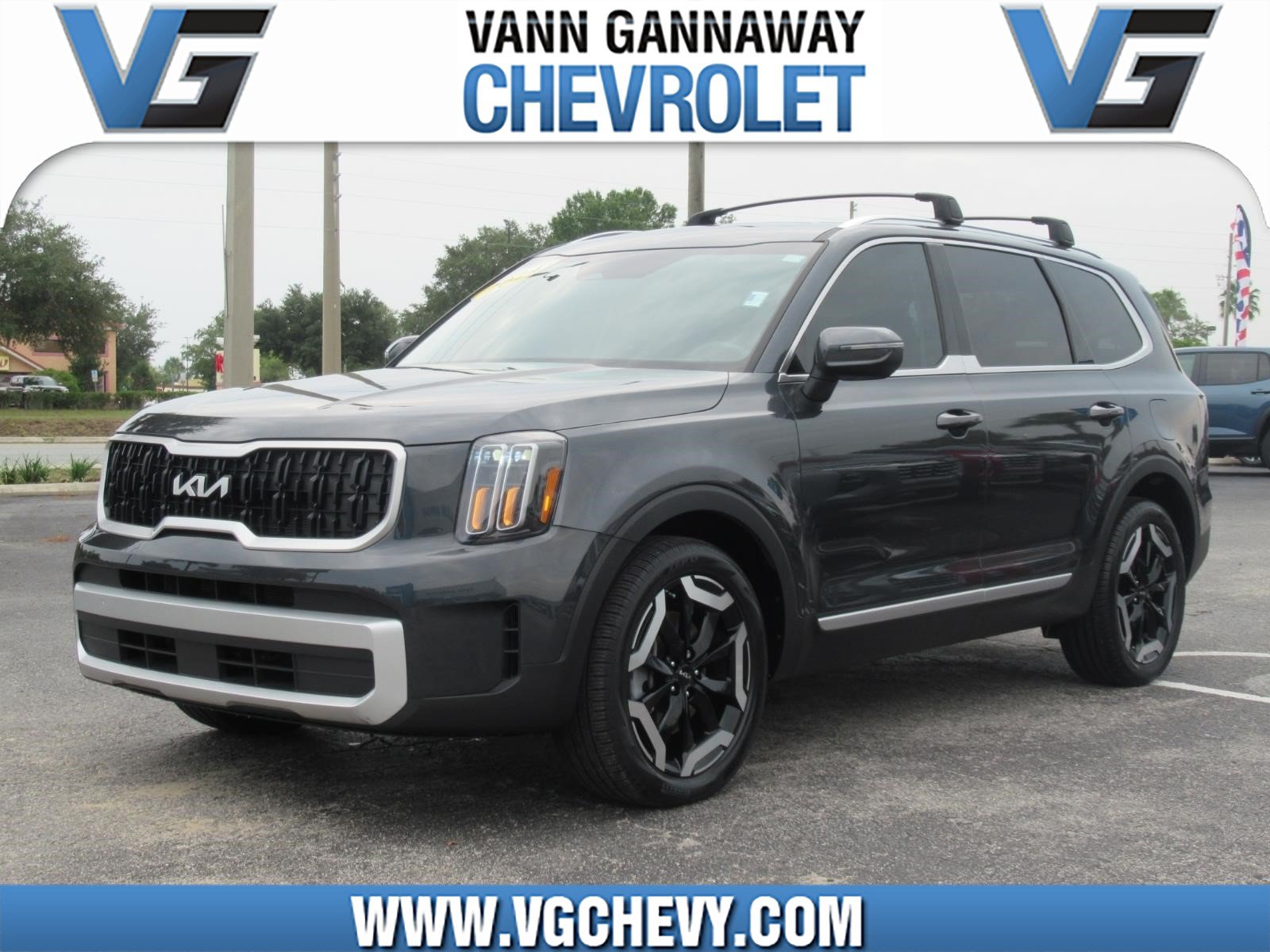 Used 2024 Kia Telluride EX w/ EX Captain's Chair Package FWD image 1