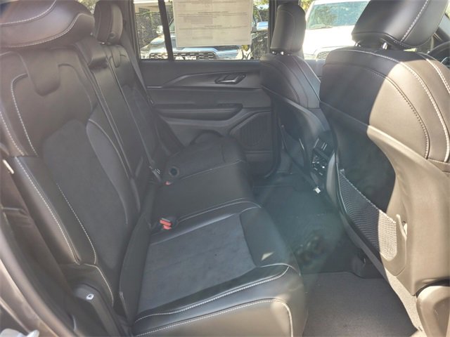 New 2025 Jeep Grand Cherokee Altitude image 14