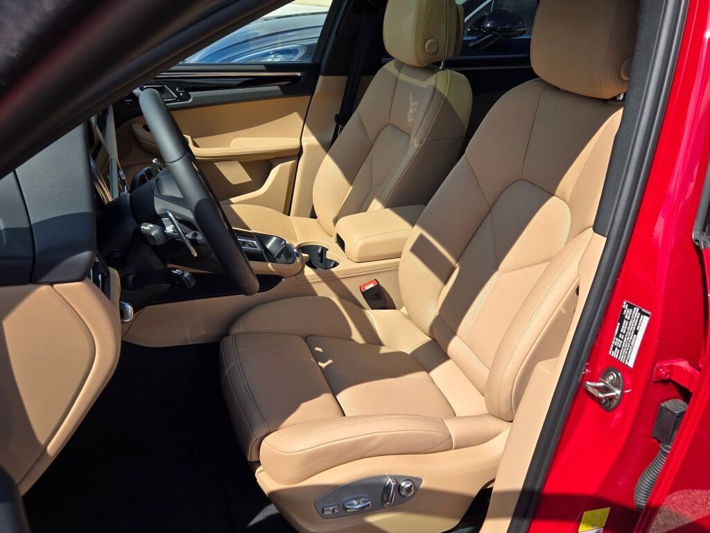 New 2026 Porsche Macan image 5