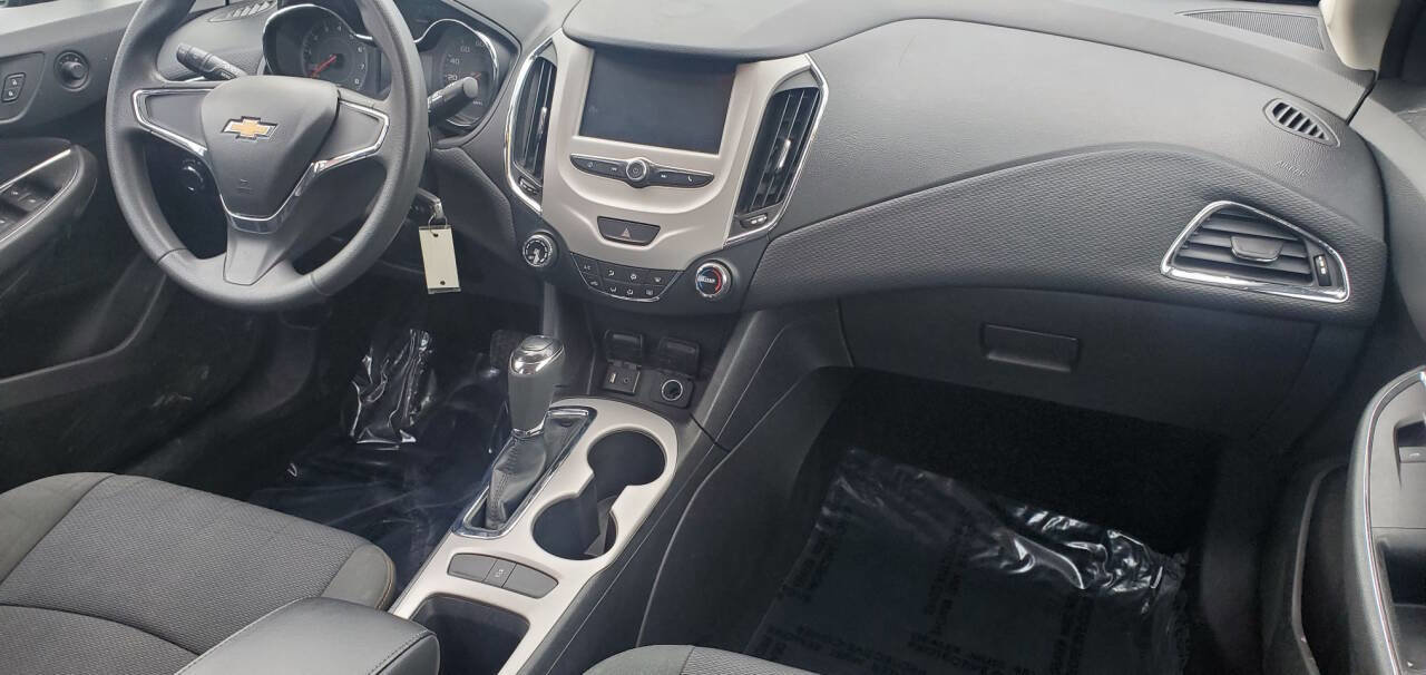 Used 2018 Chevrolet Cruze LS image 8