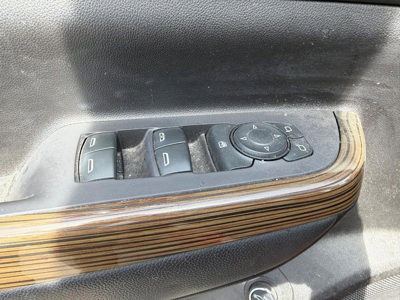 Used 2022 GMC Acadia SLE w/ Driver Convenience Package FWD image 18