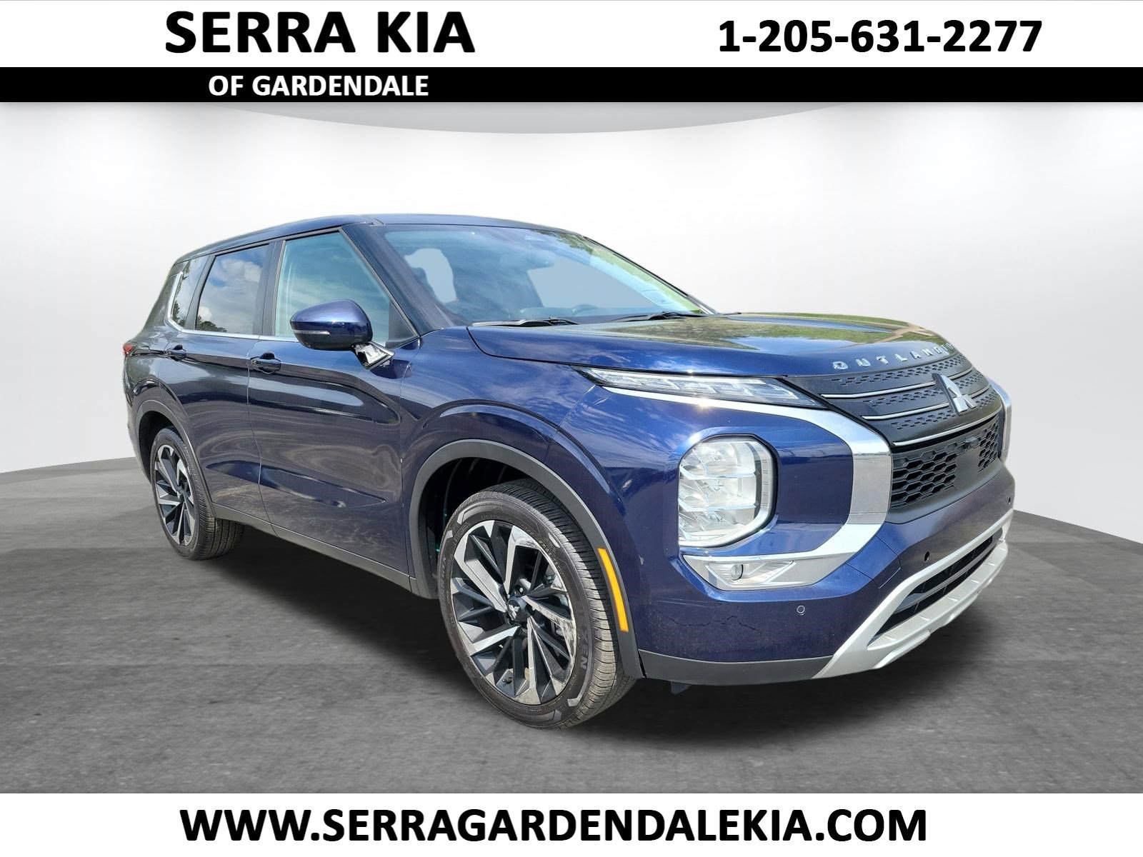 Used 2024 Mitsubishi Outlander SE image 1