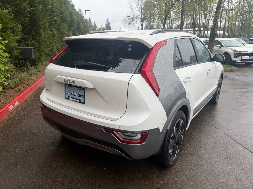 Used 2023 Kia Niro Wave w/ Wave Preserve Package FWD image 2