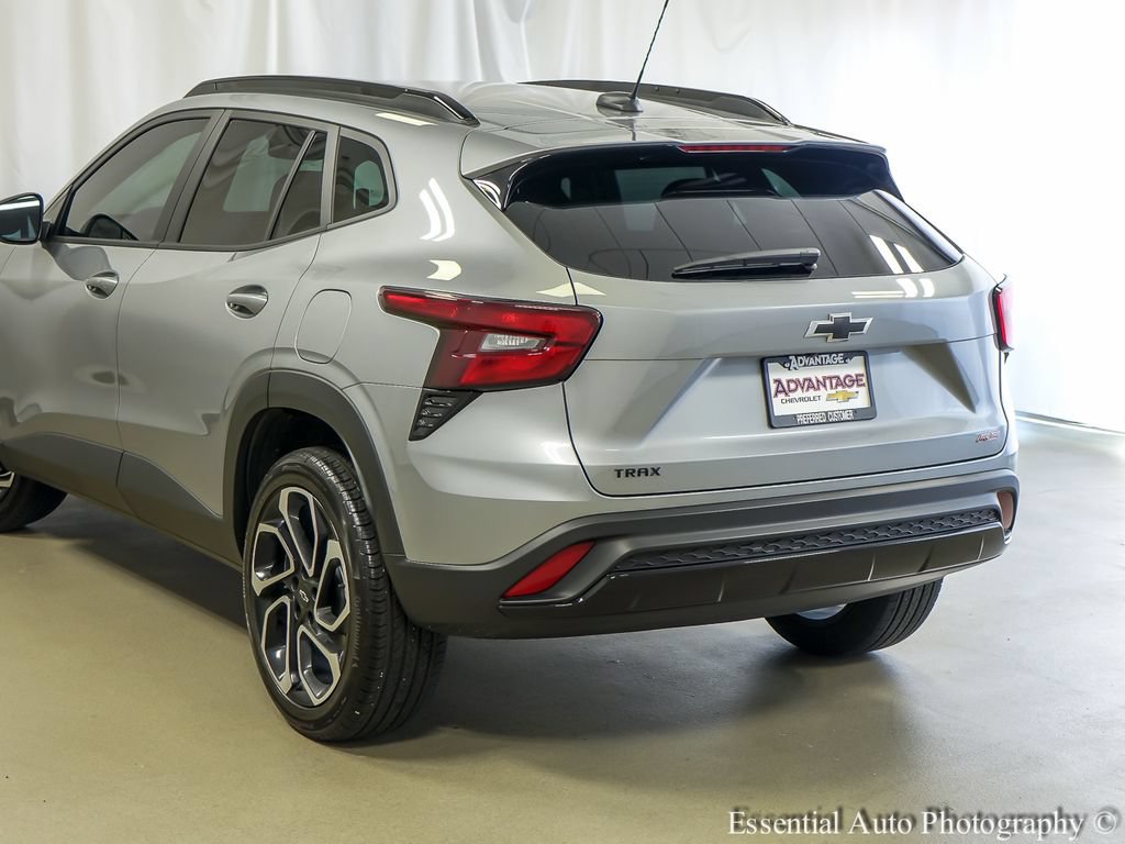 Used 2025 Chevrolet Trax RS FWD image 7