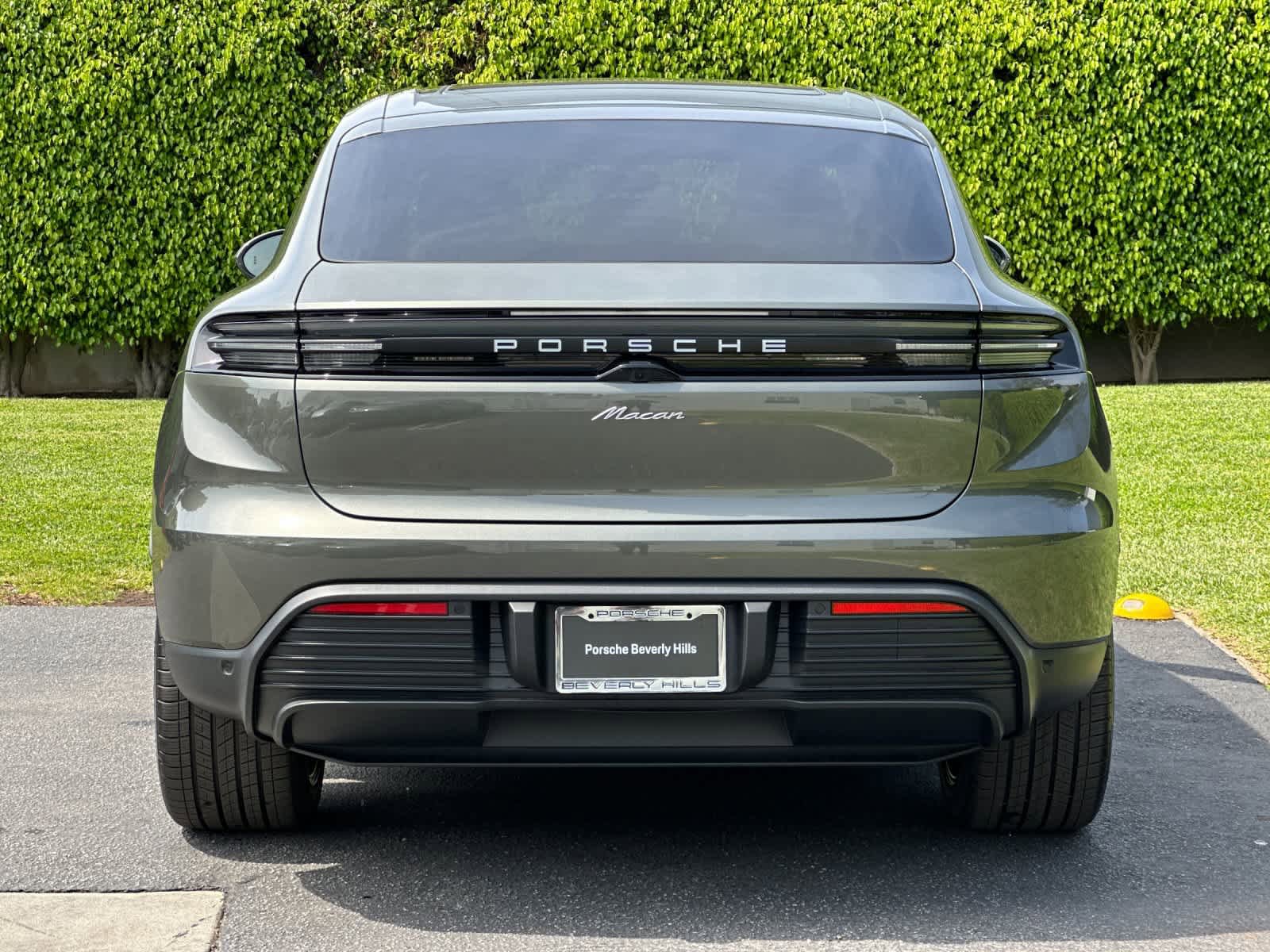 New 2026 Porsche Macan Electric image 7