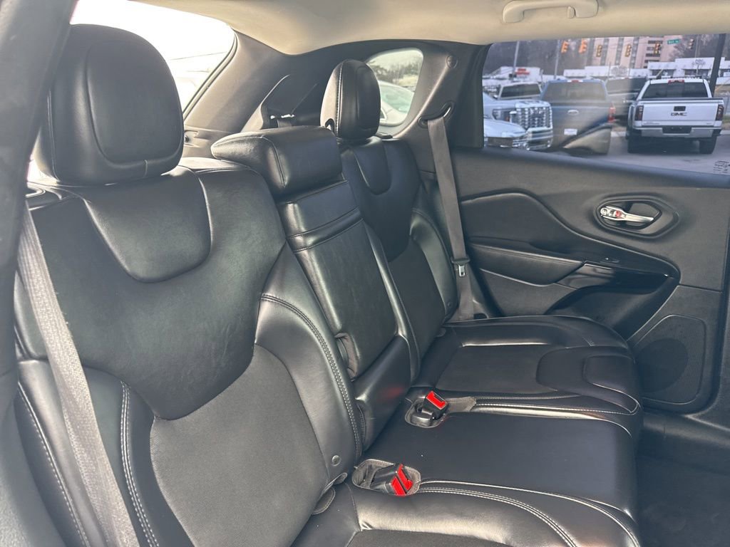 Used 2019 Jeep Cherokee Latitude Plus image 28