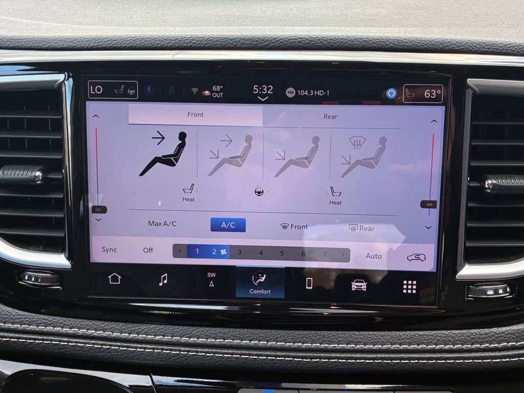 Used 2024 Chrysler Pacifica Select image 4