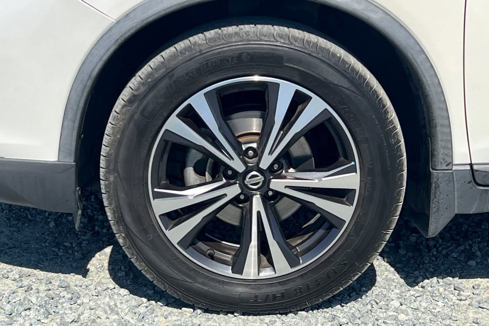 Used 2017 Nissan Rogue SL FWD image 36