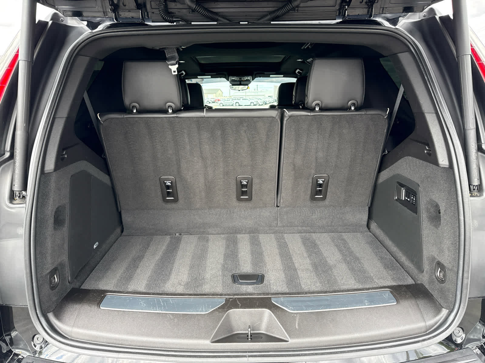 Certified 2021 Cadillac Escalade Premium Luxury w/ Driver Assist Tech Package AWD/4WD image 26