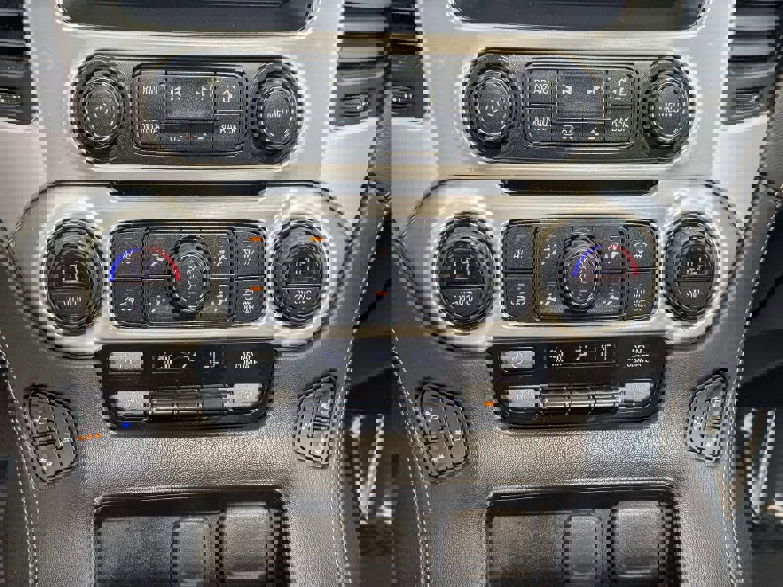 Used 2020 GMC Yukon SLT AWD/4WD image 30