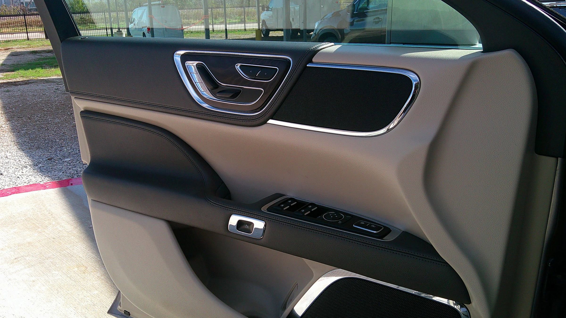 Used 2019 Lincoln Continental Select image 46