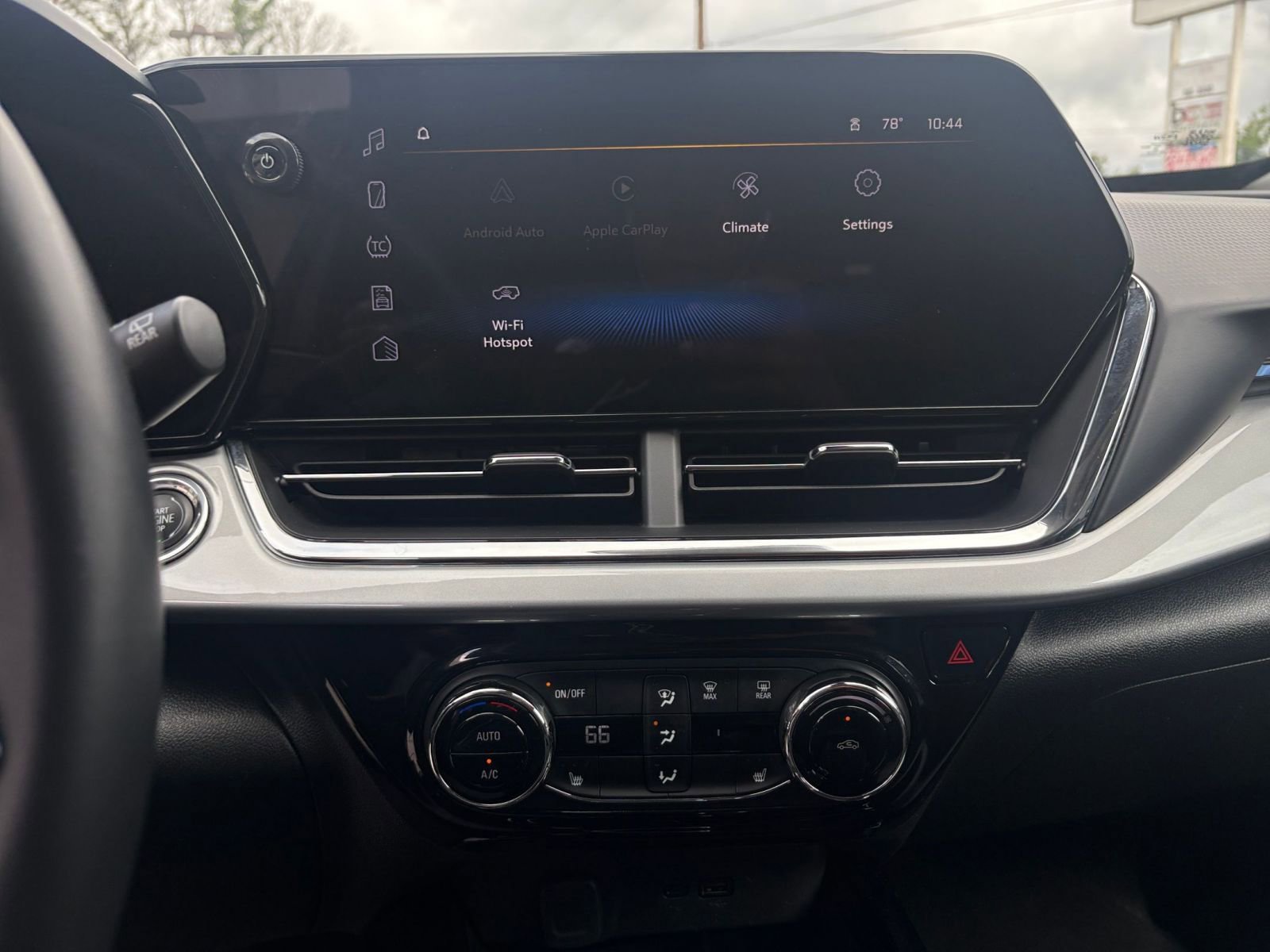 Used 2025 Chevrolet Trax LT w/ LT Convenience Package FWD image 20