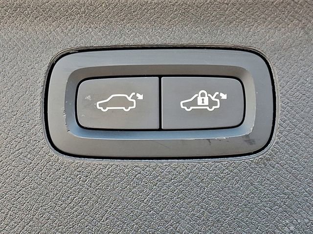 Used 2020 Volvo XC90 T6 Momentum image 32