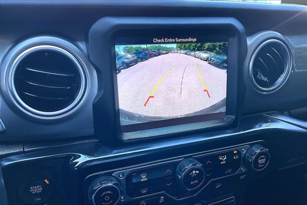 Used 2018 Jeep Wrangler Unlimited Sahara AWD/4WD image 14