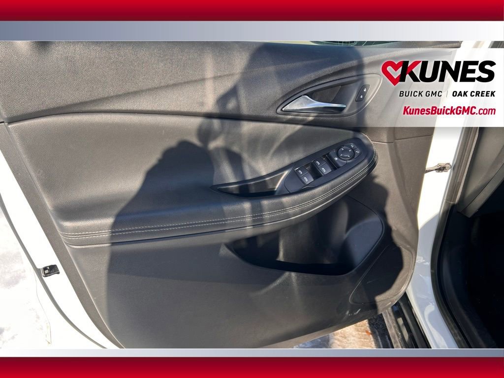 Used 2024 Buick Encore GX Sport Touring image 11