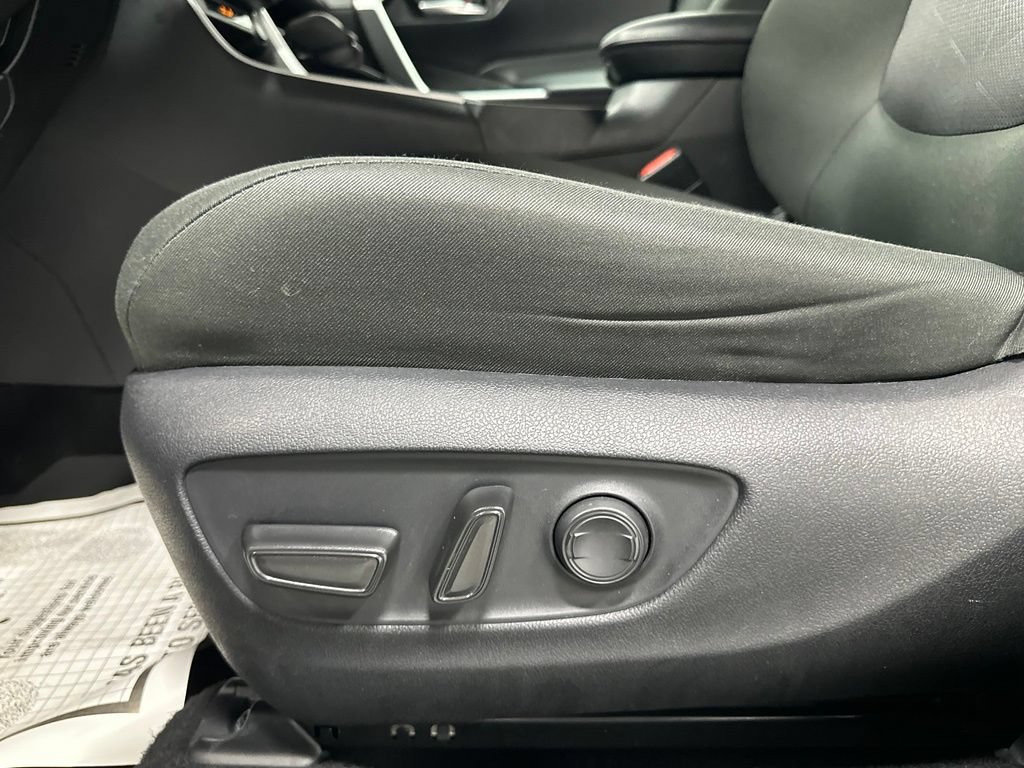 Used 2025 Toyota RAV4 XLE FWD image 12