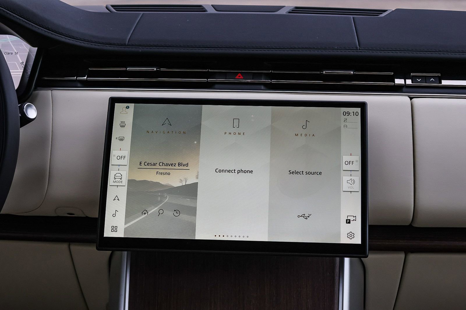 New 2026 Land Rover Range Rover SE image 24