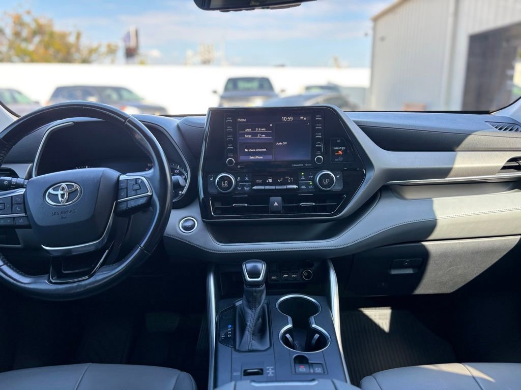 Used 2020 Toyota Highlander XLE image 23