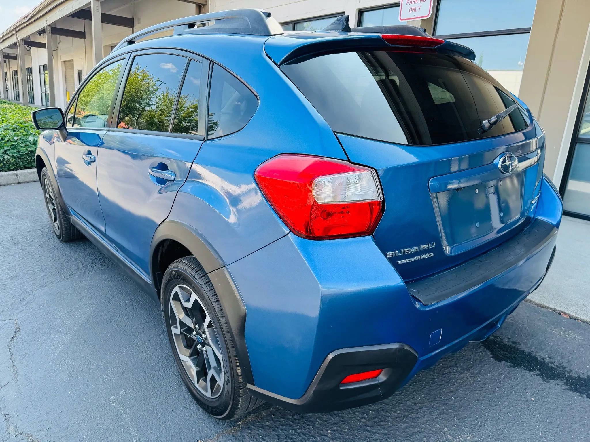 Used 2017 Subaru Crosstrek 2.0i Premium image 3