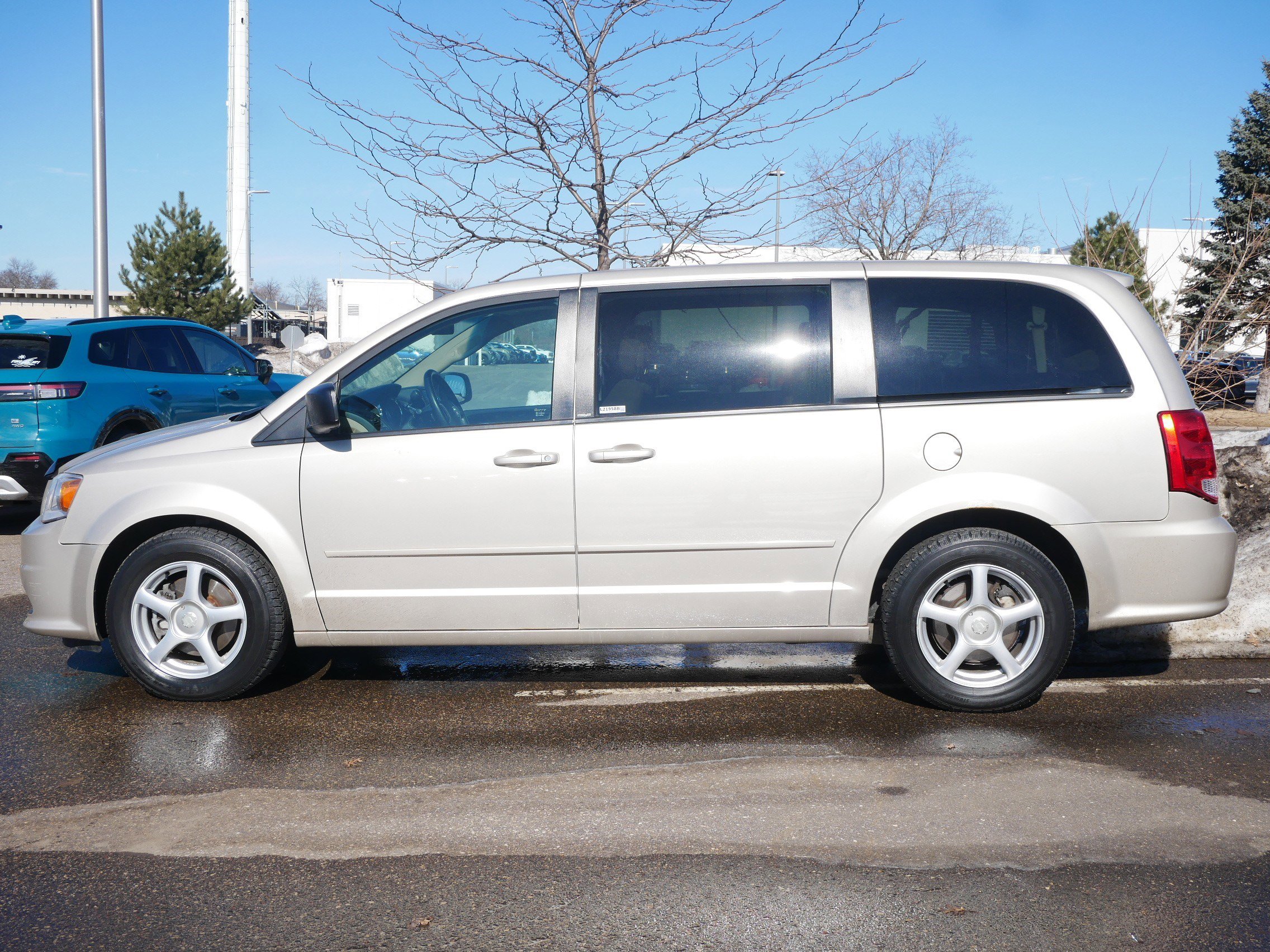 Used 2013 Dodge Grand Caravan SE image 4