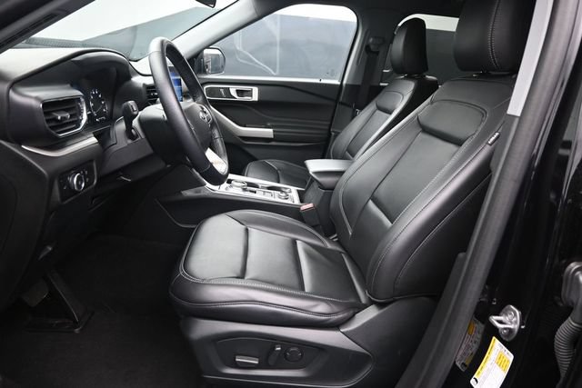 Used 2023 Ford Explorer XLT w/ Equipment Group 202A AWD/4WD image 13
