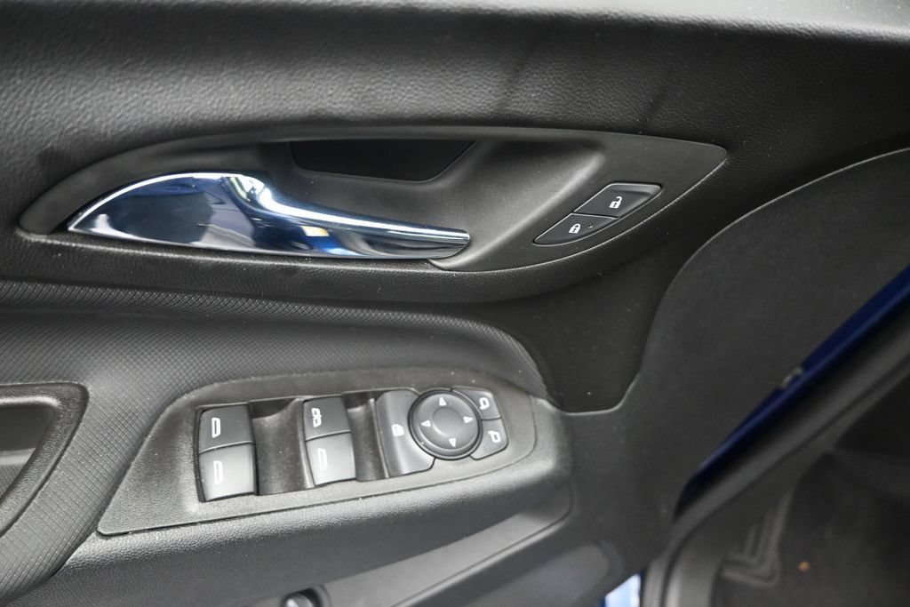 Used 2023 Chevrolet Equinox RS FWD image 11