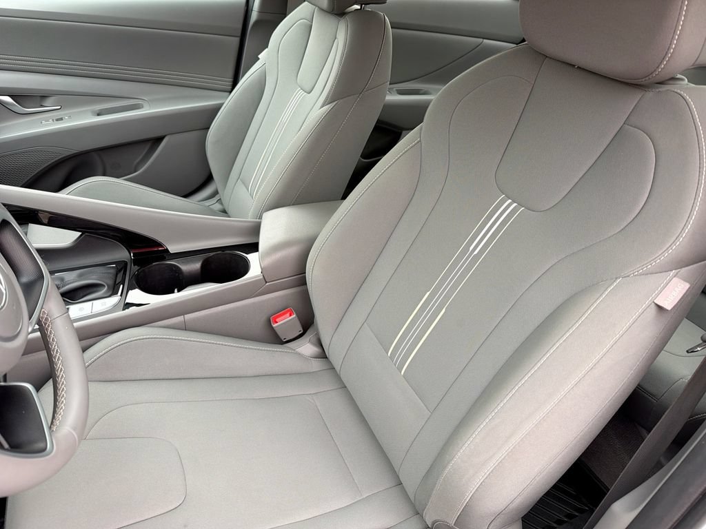 Certified 2024 Hyundai Elantra SEL w/ Convenience Package FWD image 18
