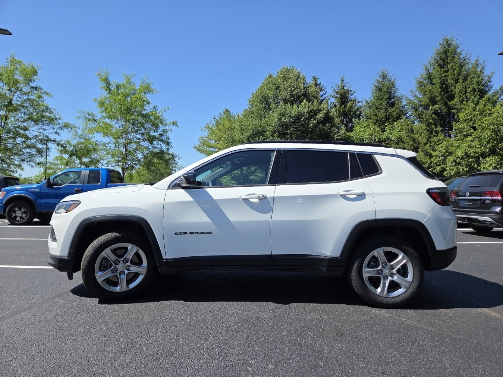 Used 2023 Jeep Compass Latitude AWD/4WD image 11