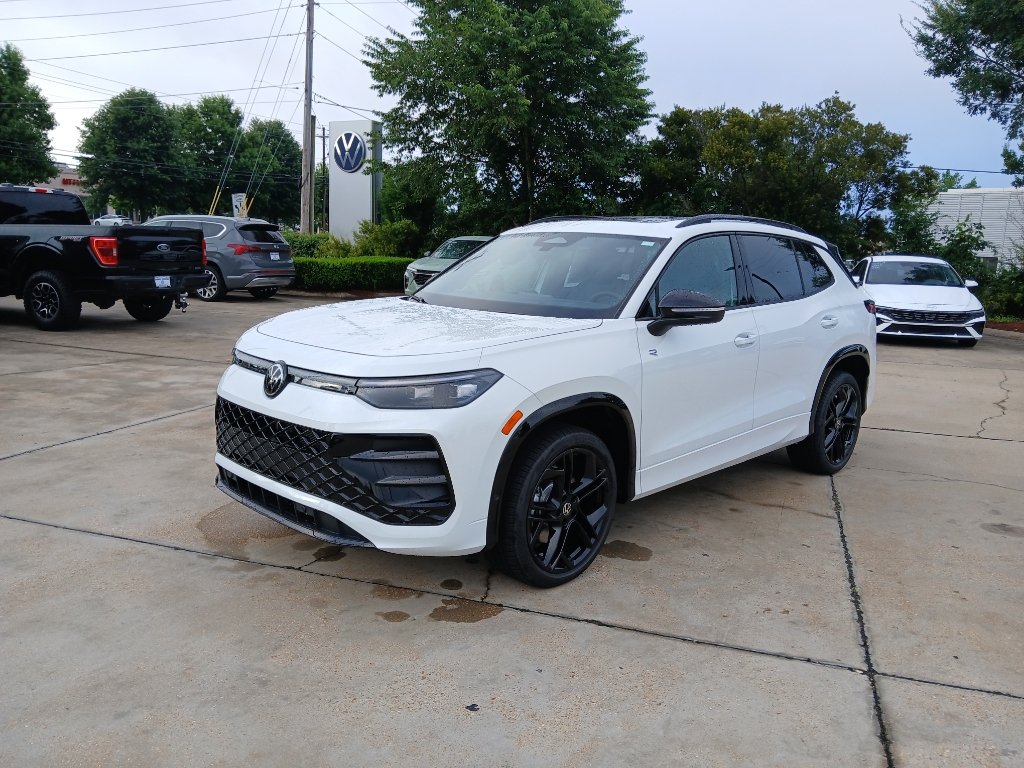New 2026 Volkswagen Tiguan SE R-Line AWD/4WD image 3