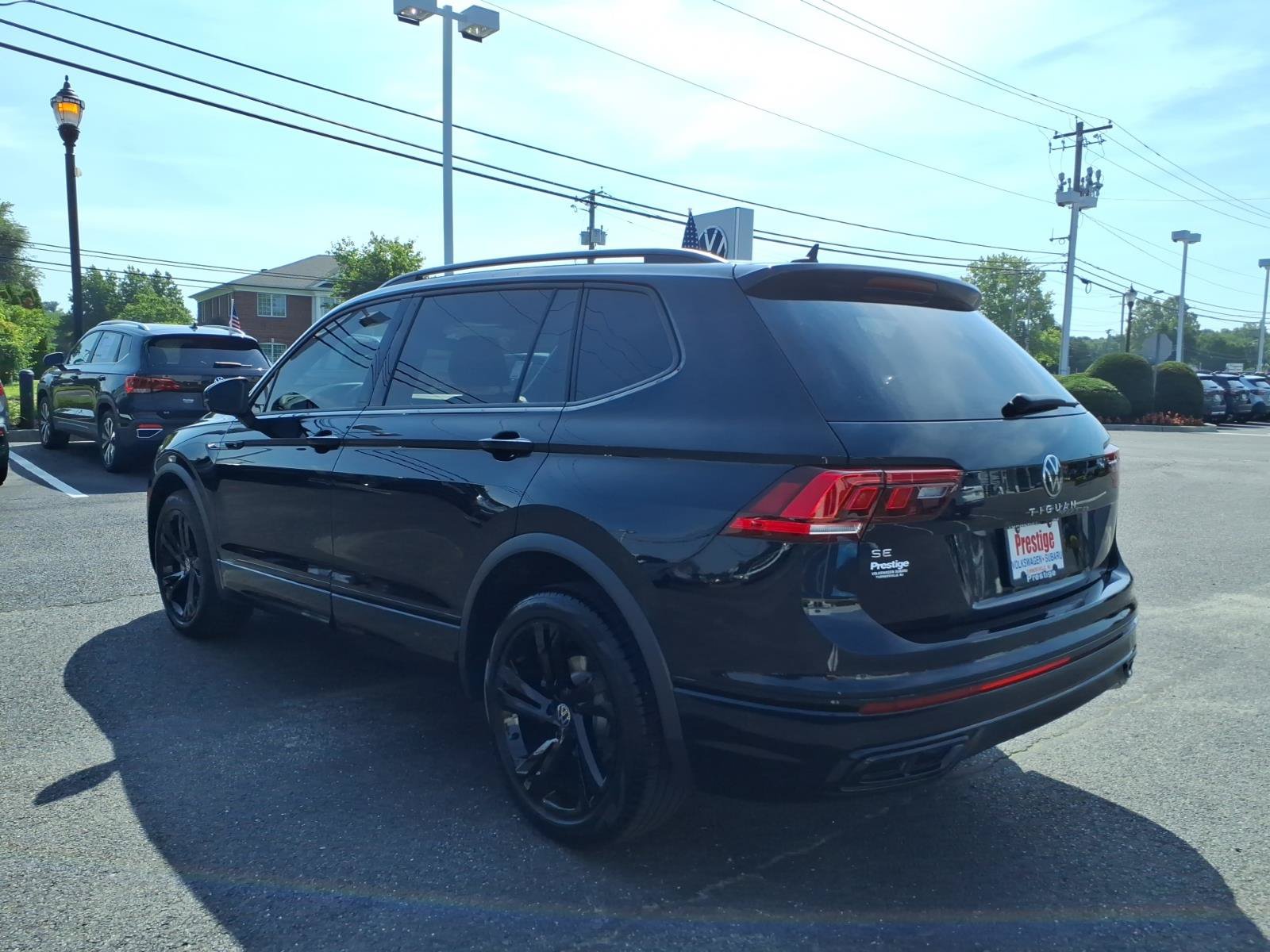 Certified 2023 Volkswagen Tiguan SE R-Line FWD image 4