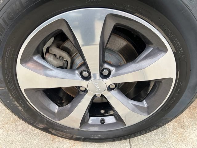 Certified 2019 Jeep Cherokee Limited AWD/4WD image 7