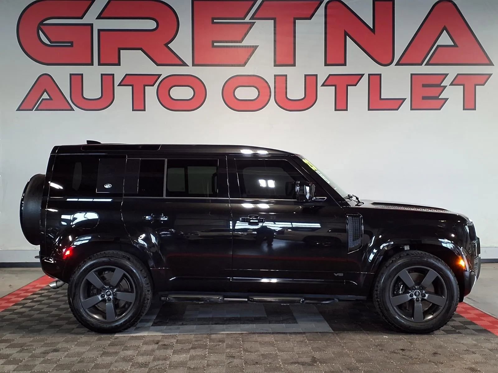 Used 2023 Land Rover Defender 110 V8 image 1