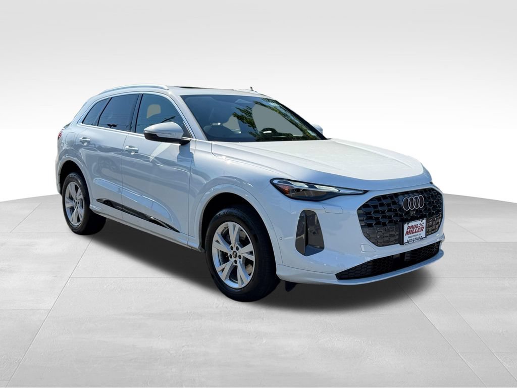 Used 2025 Audi Q5 Premium w/ Convenience Package AWD/4WD image 3