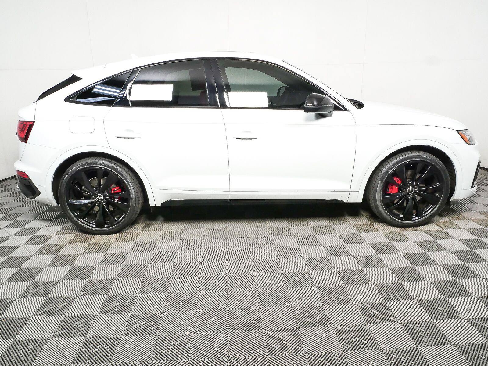 Used 2024 Audi SQ5 Premium Plus w/ S Sport Package AWD/4WD image 2