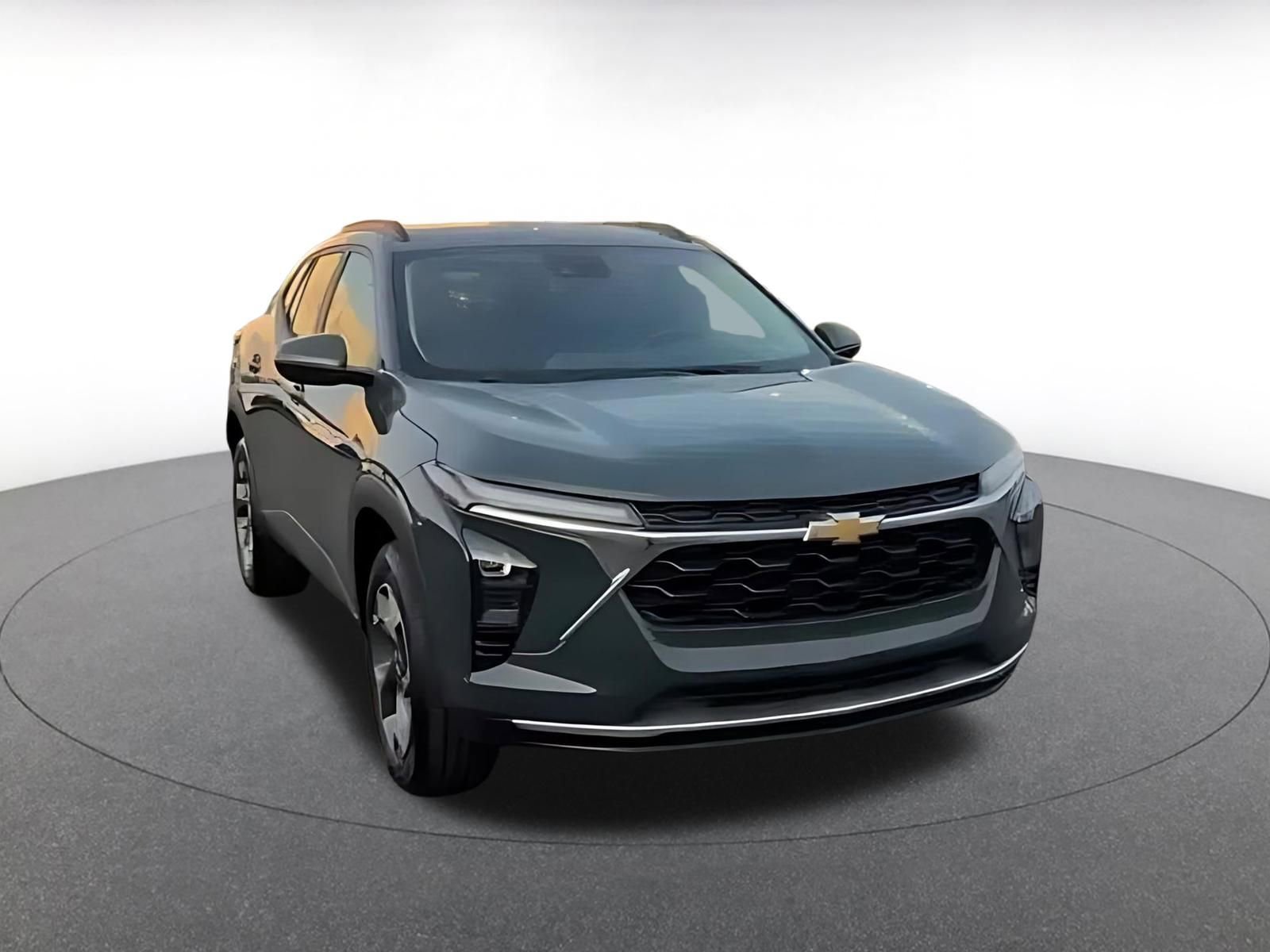 Used 2025 Chevrolet Trax LT w/ LT Convenience Package image 3