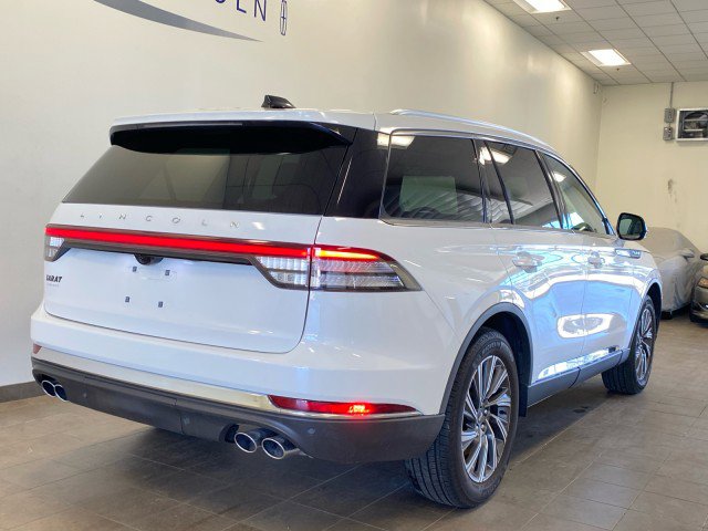 Used 2025 Lincoln Aviator AWD image 7