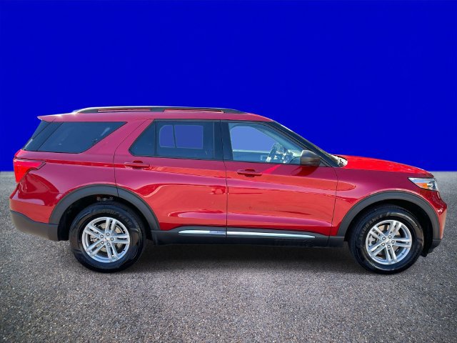 Used 2023 Ford Explorer XLT w/ Equipment Group 202A AWD/4WD image 2