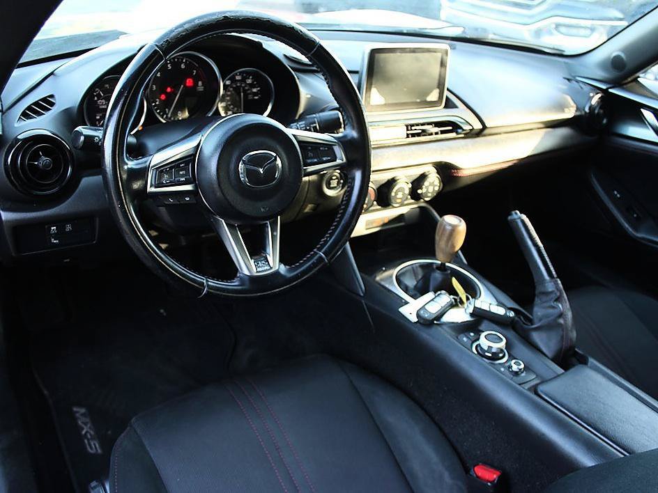 Used 2017 MAZDA MX-5 Miata Club RWD image 9
