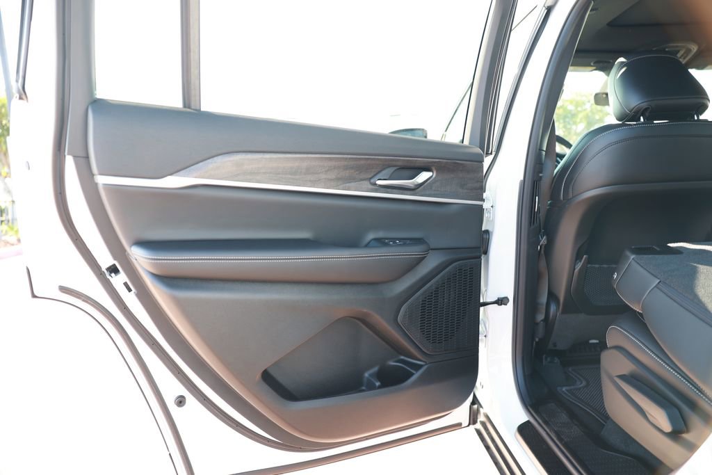 New 2025 Jeep Grand Cherokee L Limited image 33