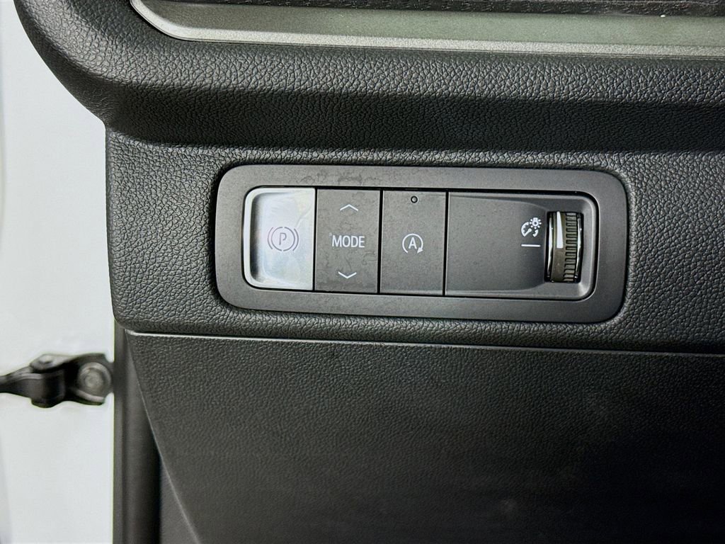 Used 2025 Chevrolet Traverse LT image 10