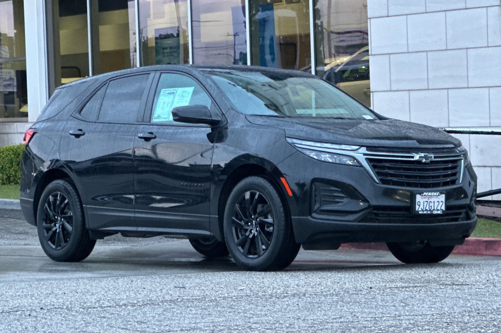 Used 2024 Chevrolet Equinox LS w/ LS Convenience Package image 2