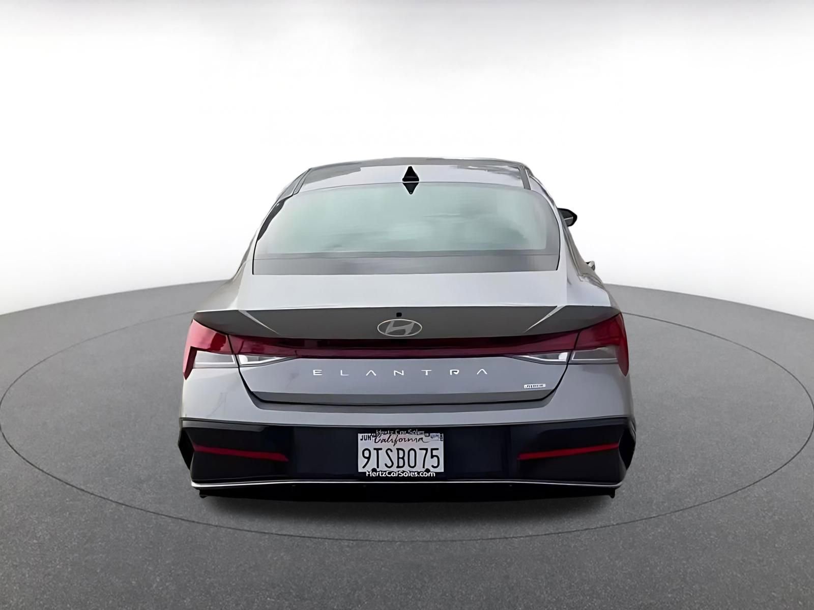 Used 2025 Hyundai Elantra Limited image 14