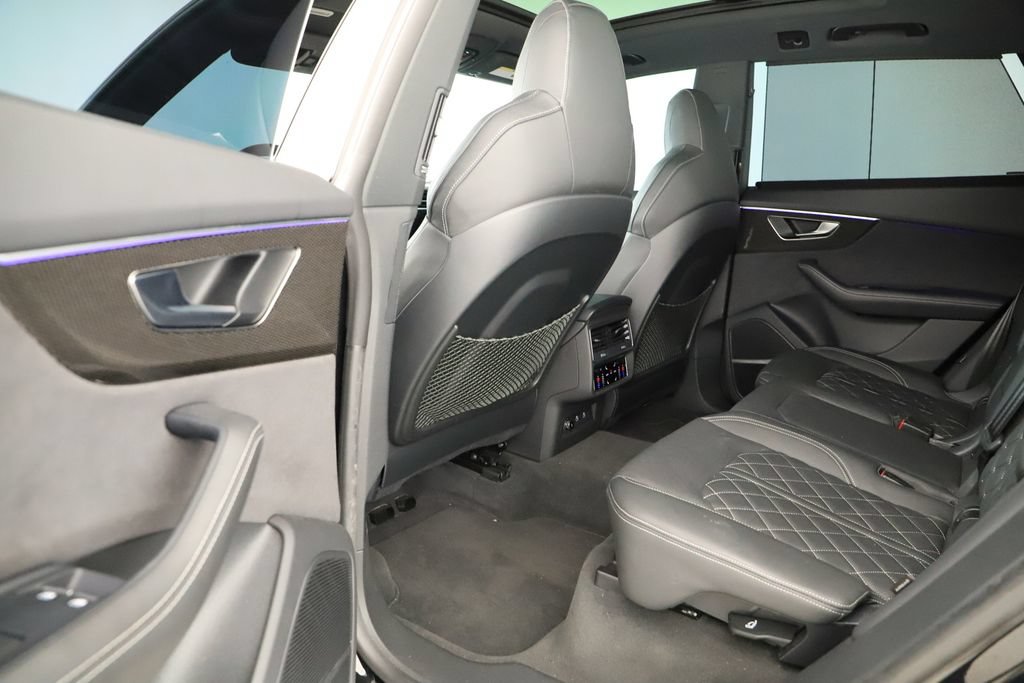 Certified 2023 Audi SQ8 Premium Plus w/ Executive Package AWD/4WD image 32