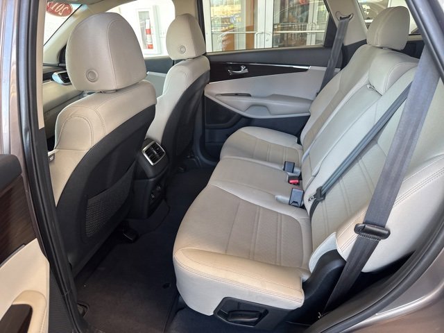 Used 2019 Kia Sorento LX w/ LX Convenience Package image 15