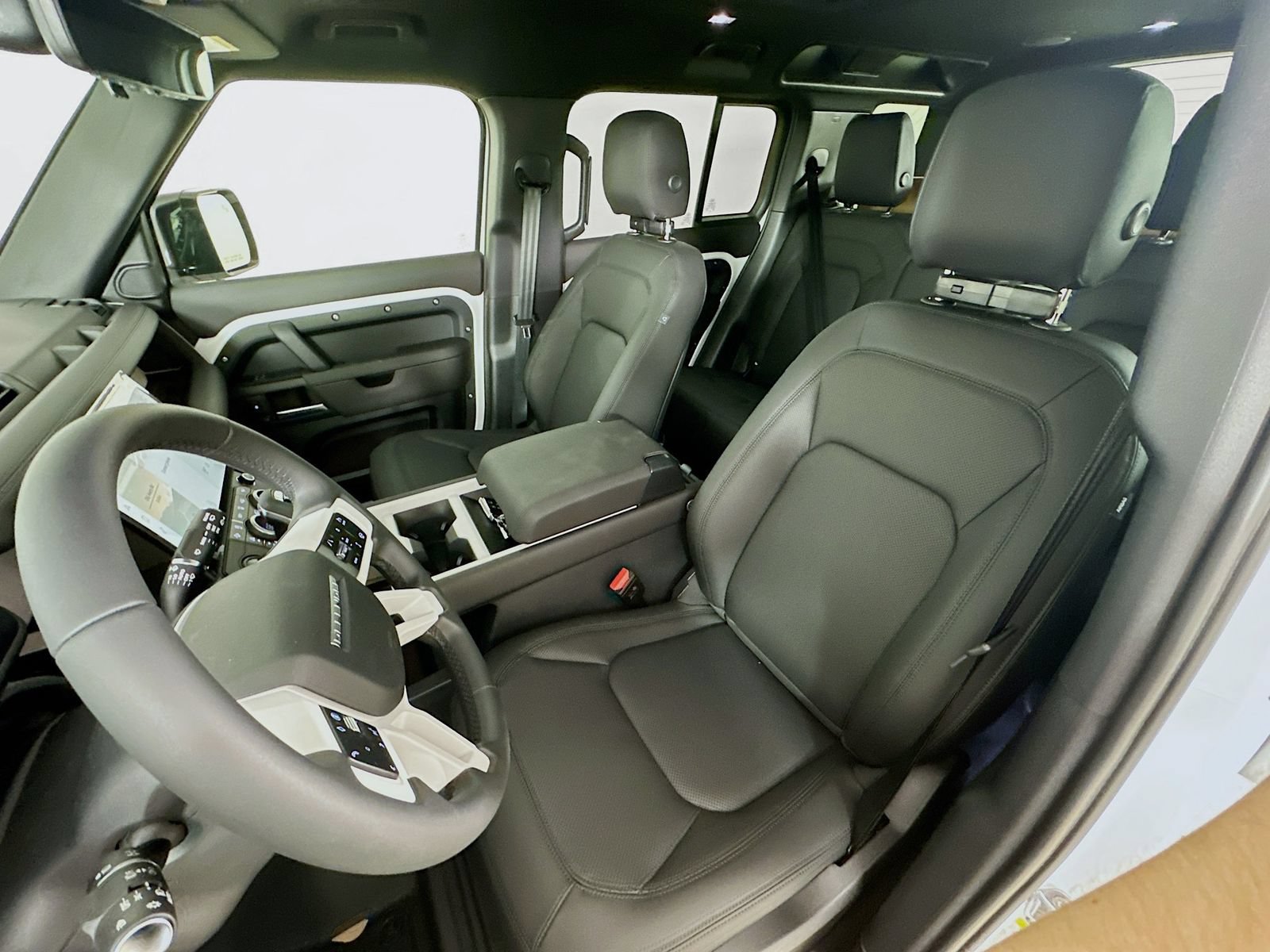 New 2026 Land Rover Defender 110 X-Dynamic SE AWD/4WD image 34