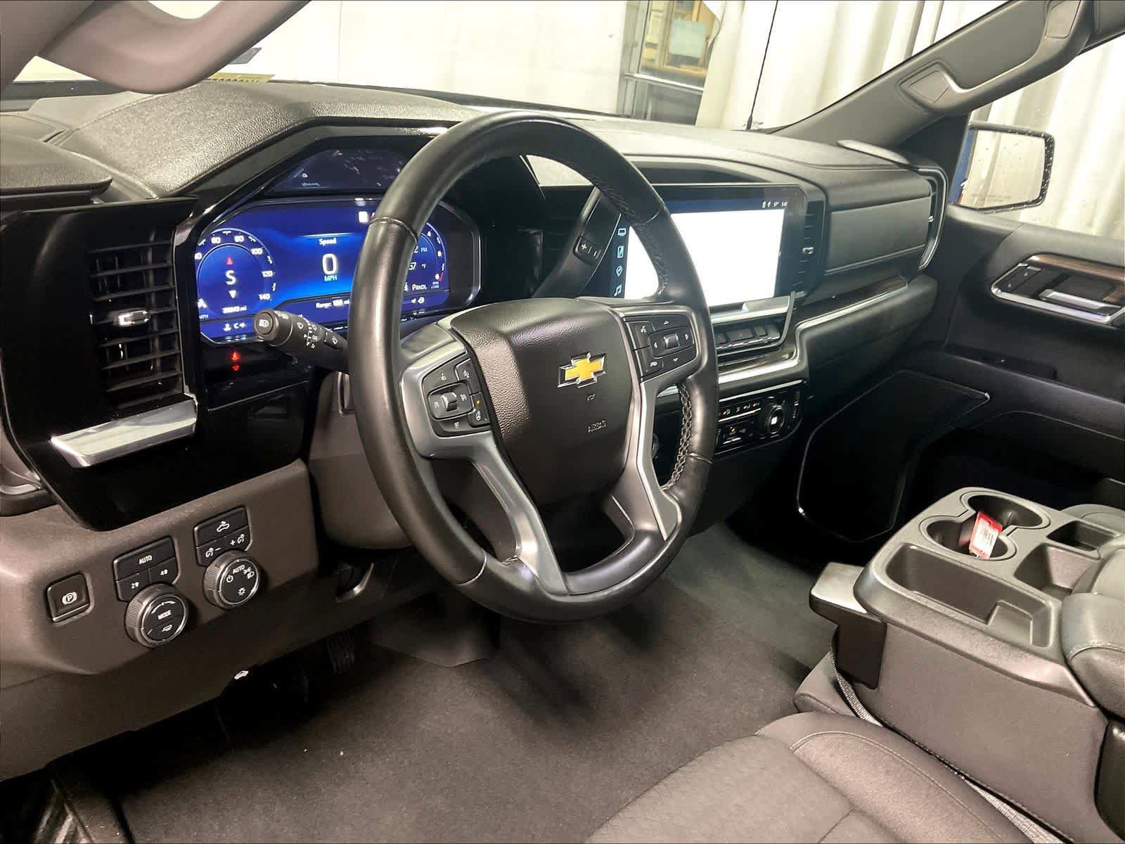 Used 2023 Chevrolet Silverado 1500 LT image 8