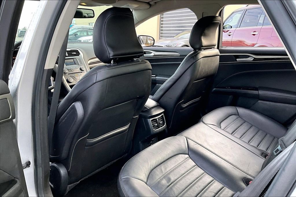 Used 2015 Ford Fusion SE w/ Equipment Group 202A image 30